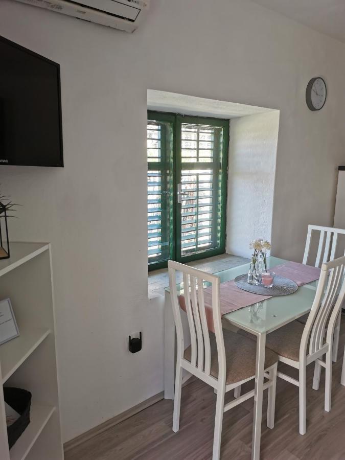 Apartment Mari Ostrvica Eksteriør bilde